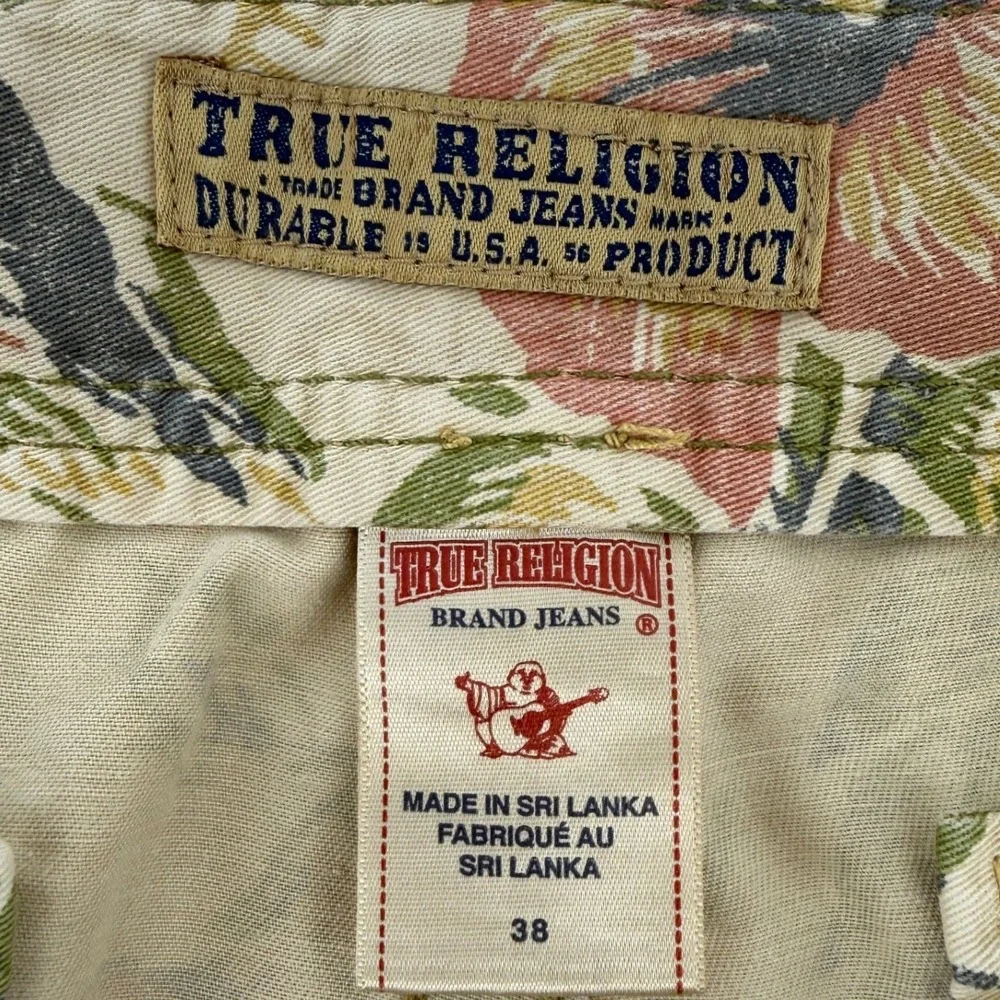 True Religion Hawaiian Tropical Thick Utility Cargo Shorts Tan Men 38 Pockets